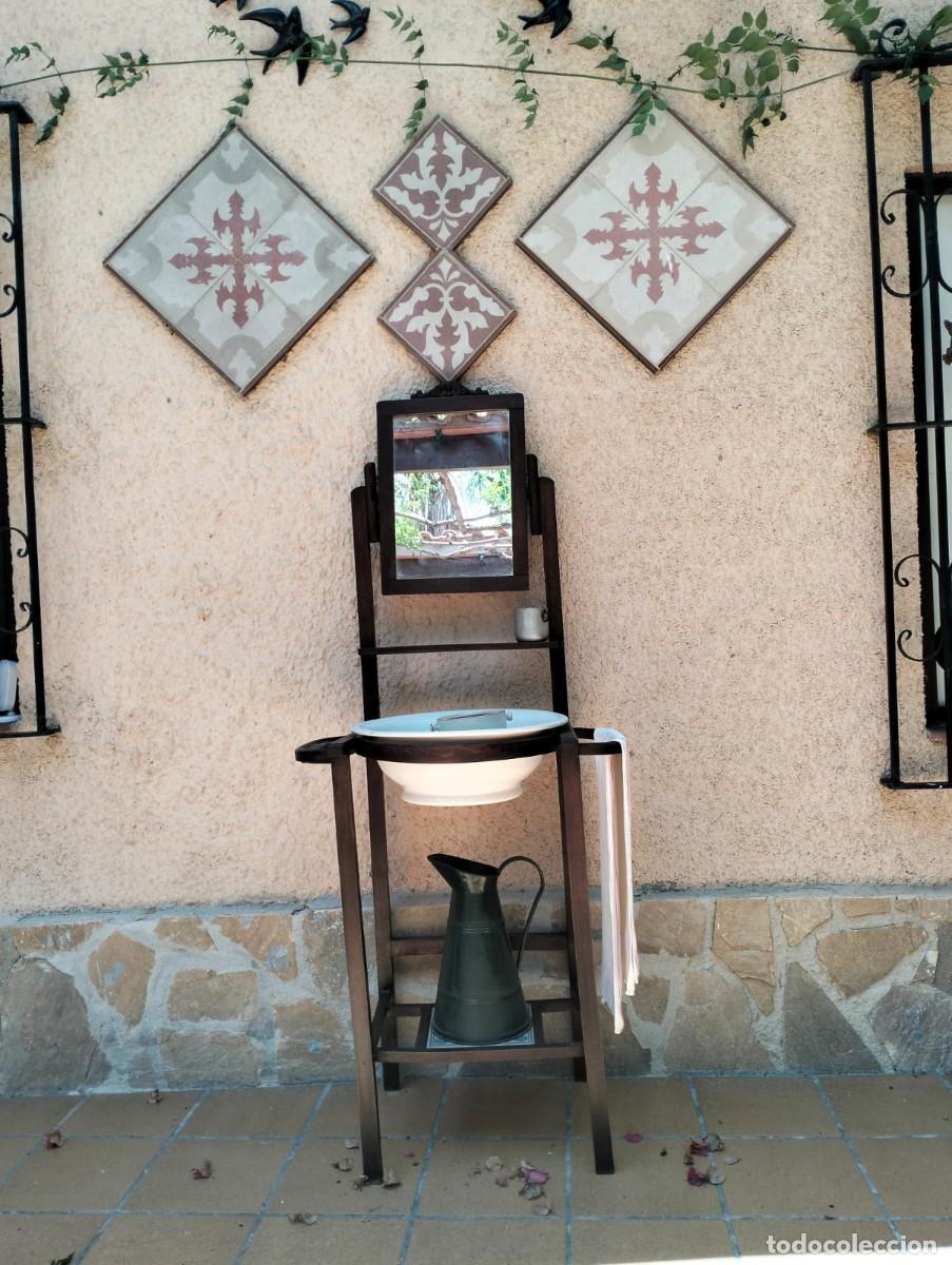 Antig&uuml;edades: Palanganero con sus complementos.