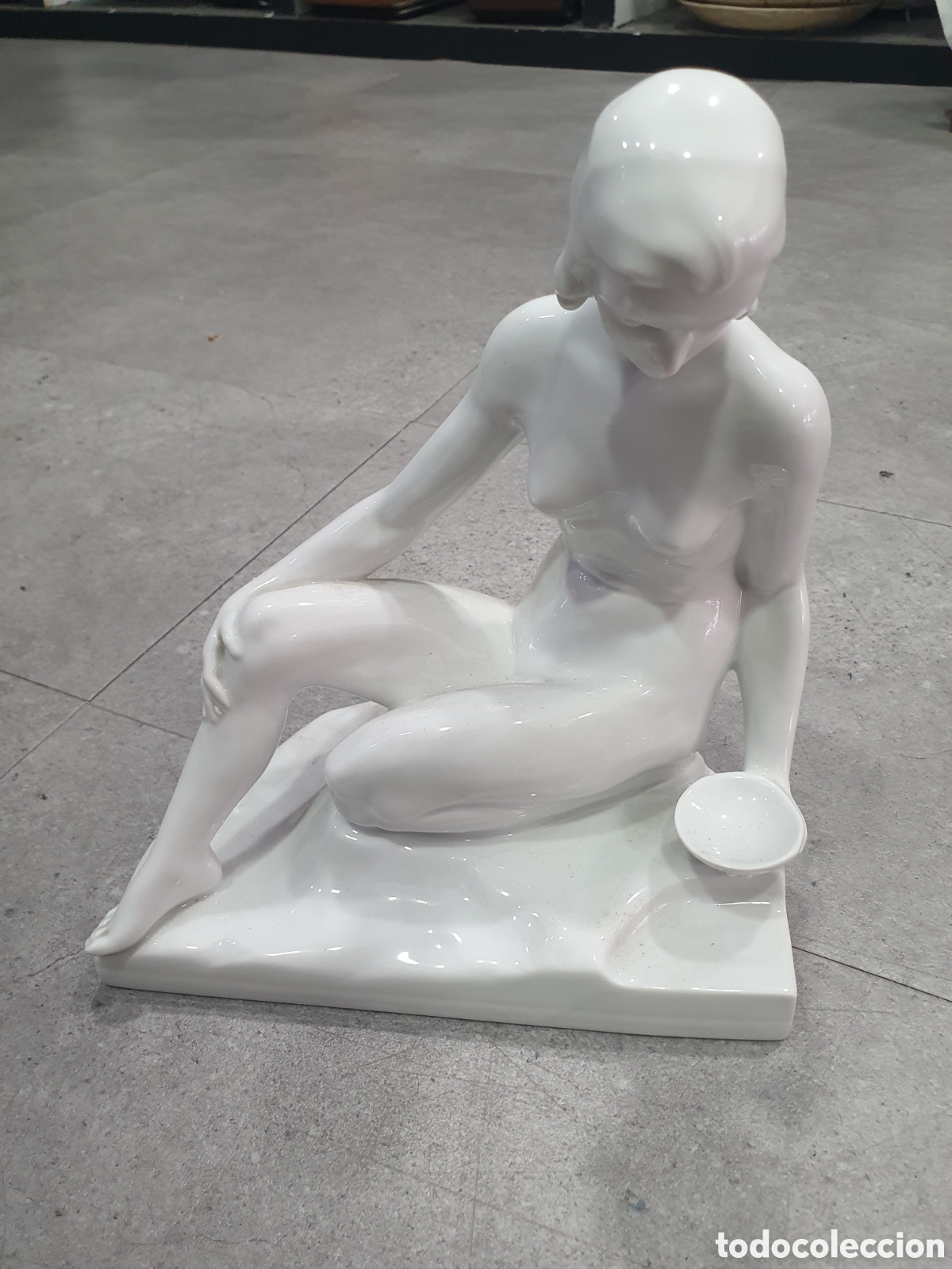 Antig&uuml;edades: Figura Art Dec&oacute; en porcelana blanca. Bavaria. (L98)
