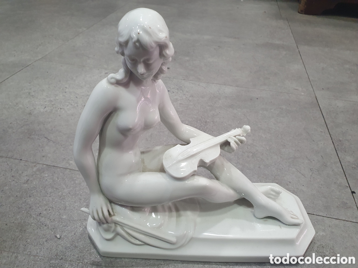 Antig&uuml;edades: Figura Art Dec&oacute; en porcelana blanca de Bavaria. Violinista. (L98)
