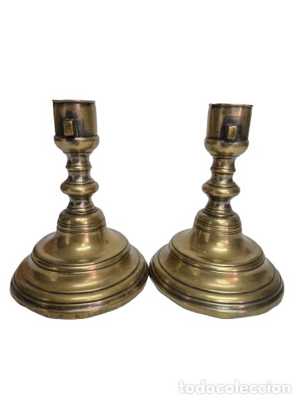 Antig&uuml;edades: Antigua Pareja de candelabros Barrocos - Bronce - Altura 16,5 cm - S.XVIII