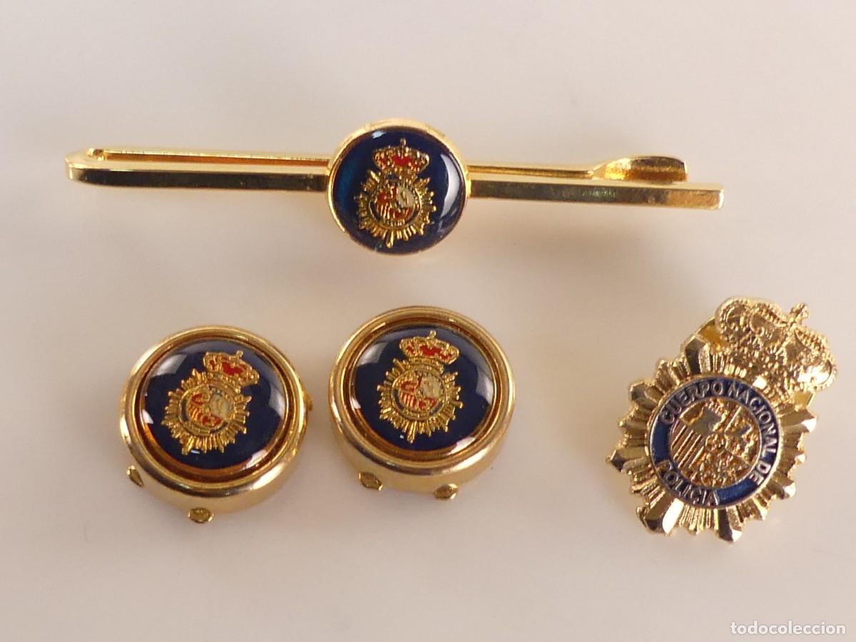 Antig&uuml;edades: CONJUNTO DE ALFILER PISACORBATAS GEMELOS Y PIN DE CUERPO NACIONAL DE POLICIA CNP
