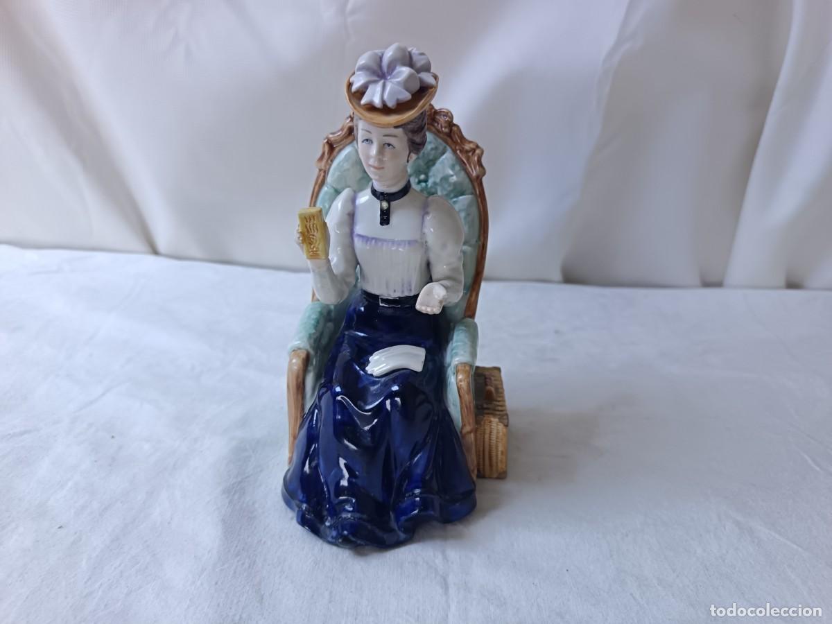 Oggetti Antichi: Figura de Porcelana de Avon, Trofeo Albee, pintada a mano, para mujeres triunfadoras