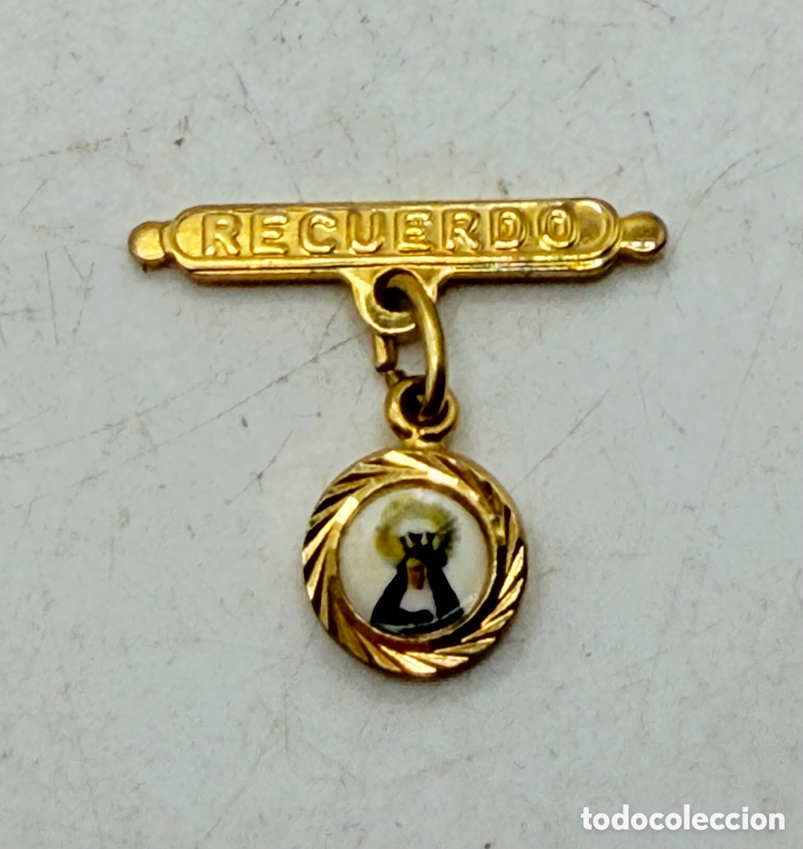 Antig&uuml;edades: Medalla Dorada Religiosa - Foto 2