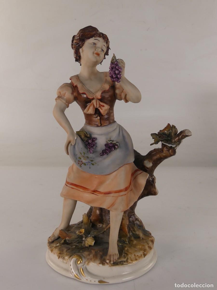 Antiguidades: BONITA FIGURA DE PORCELANA DE CAPODIMONTE