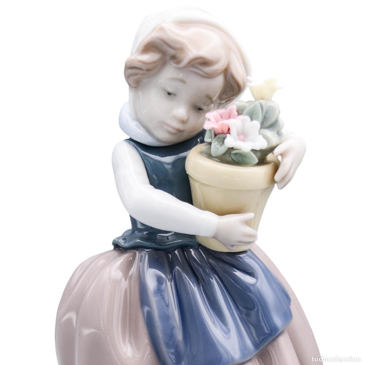Antiquit&eacute;s: Lladr&oacute; - Figura ni&ntilde;a Linda con maceta