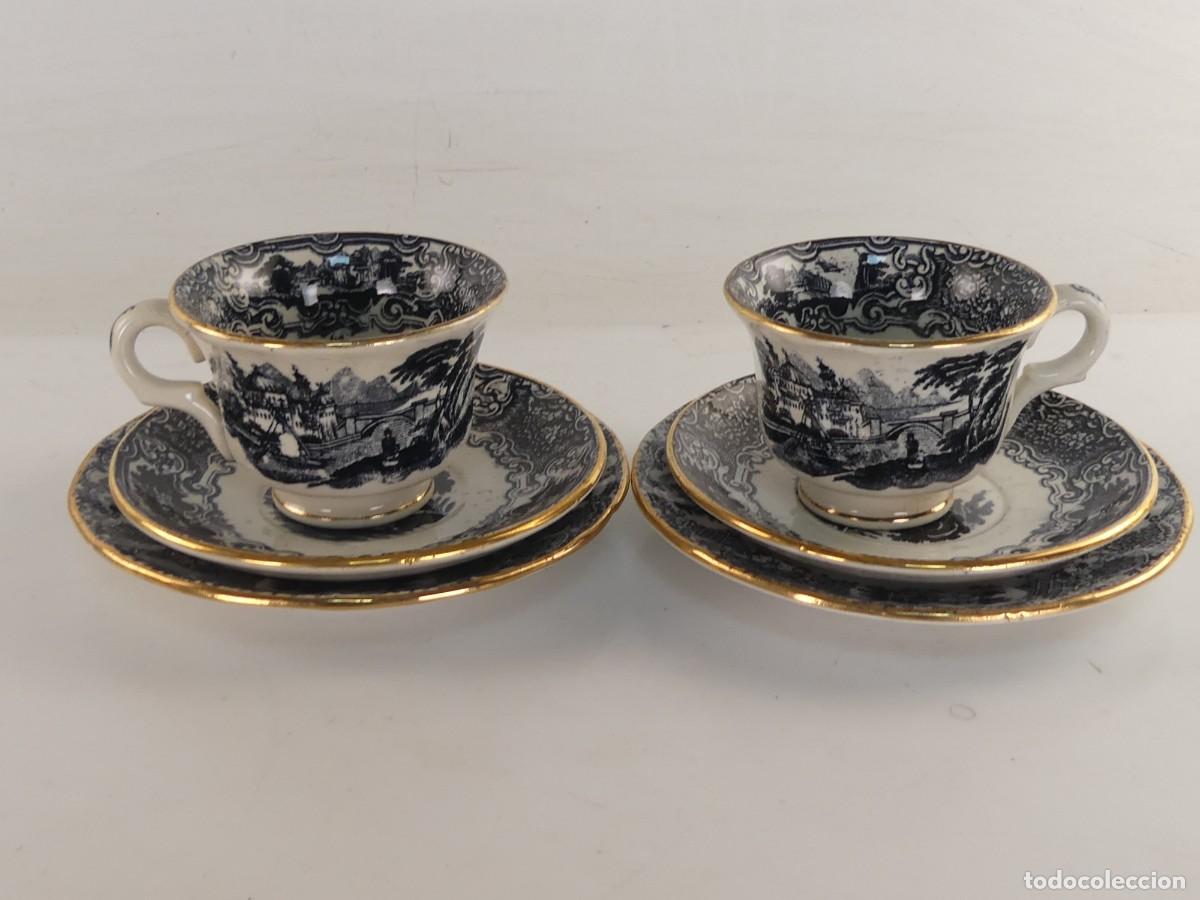 Antig&uuml;edades: JUEGO DE 2 TAZAS Y 4 BANDEJAS DE PORCELANA DE LA CARTUJA PICKMAN SEVILLA