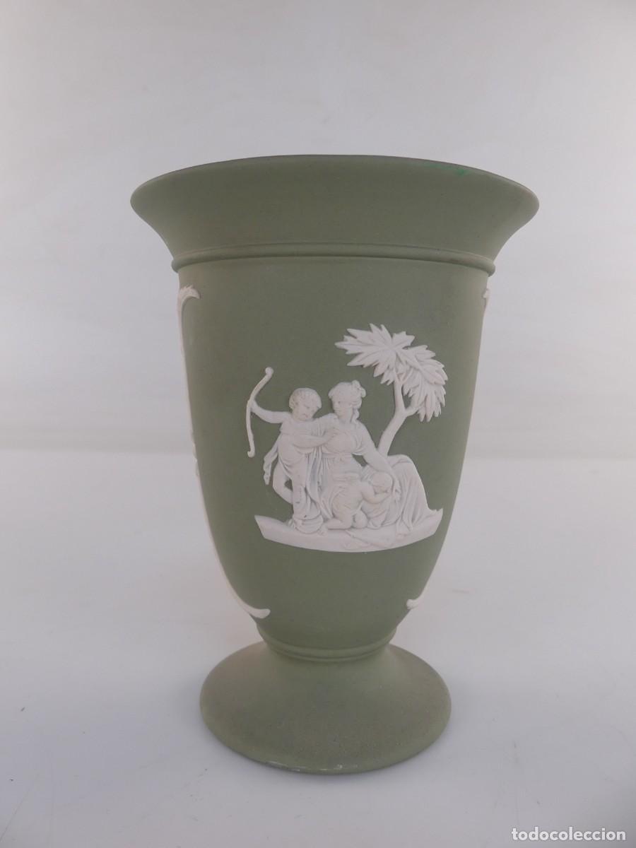 Antiguidades: FLORERO DE PORCELANA INGLESA WEDGWOOD, DECORACI&Oacute;N MITOL&Oacute;GICA