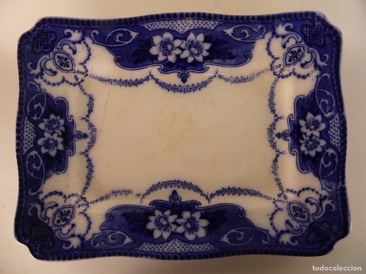 Antiguidades: ANTIGUO PLATO DE PORCELANA DECORADO A MANO SELLADO
