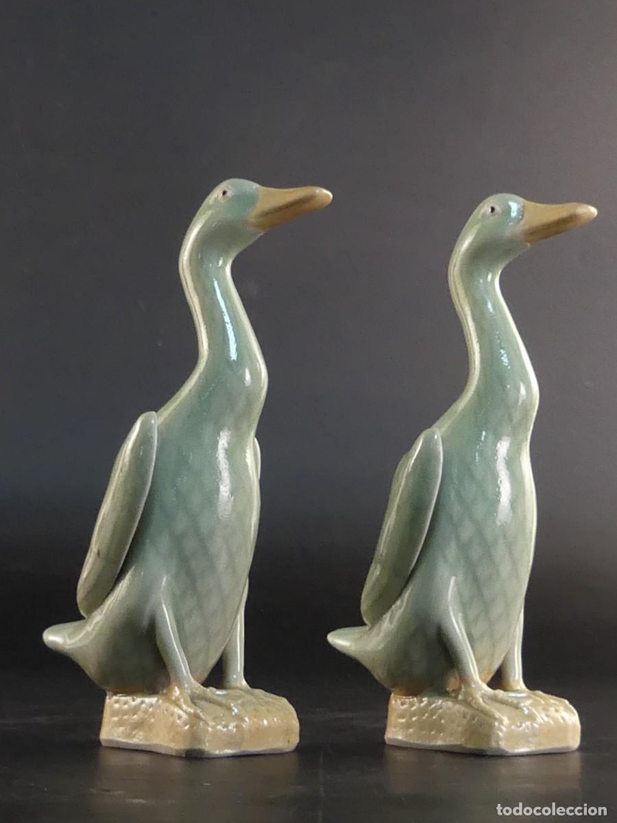 Antig&uuml;edades: PAREJA DE 2 FIGURAS PATOS DE PORCELANA CHINA