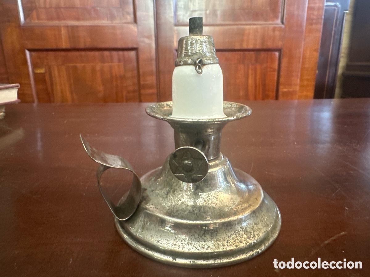 Antiquit&eacute;s: PALMATORIA ANTIGUA DE ACEITE DE METAL Y PORCELANA. MARCAS DE BARCELONA