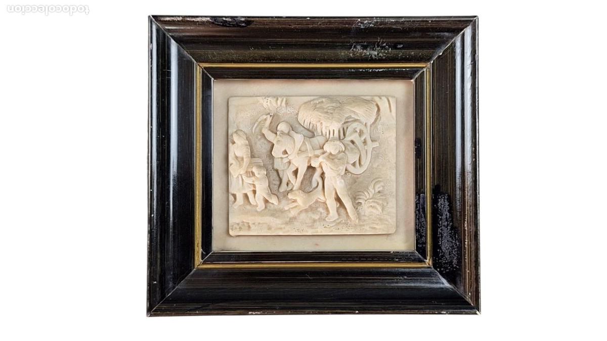 Antig&uuml;edades: Escena campestre. Piedra caliza tallada. Francia. Siglo XIX - XX. 10,5 x 11,3 cm. 7,5 x 8,5 cm.