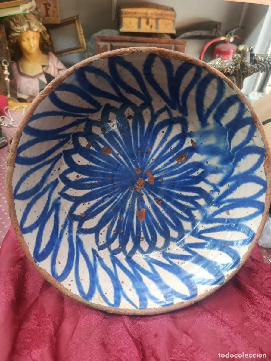Antiguidades: Fuente de cer&aacute;mica de Fajalauza de Granada, siglo XIX