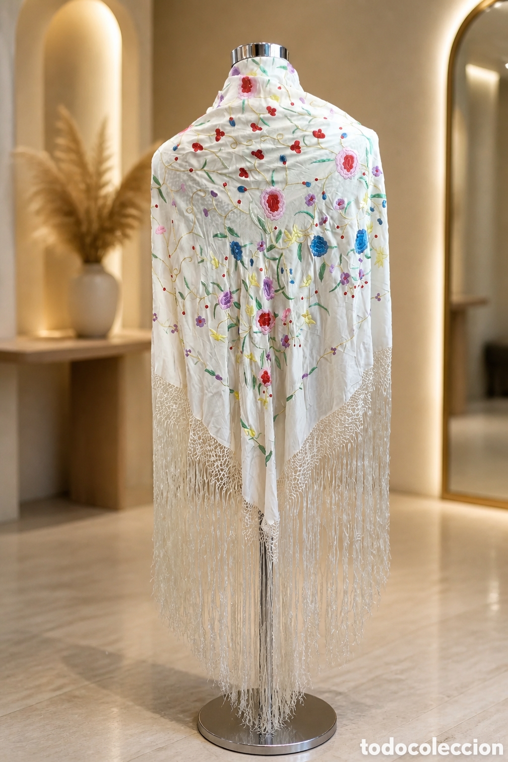 Antig&uuml;edades: PRECIOSO MANT&Oacute;N DE MANILA BORDADO A MANO EN SEDA NATURAL. MEDIDAS SIN FLECOS 100x100CM MEDIDAS FLECO