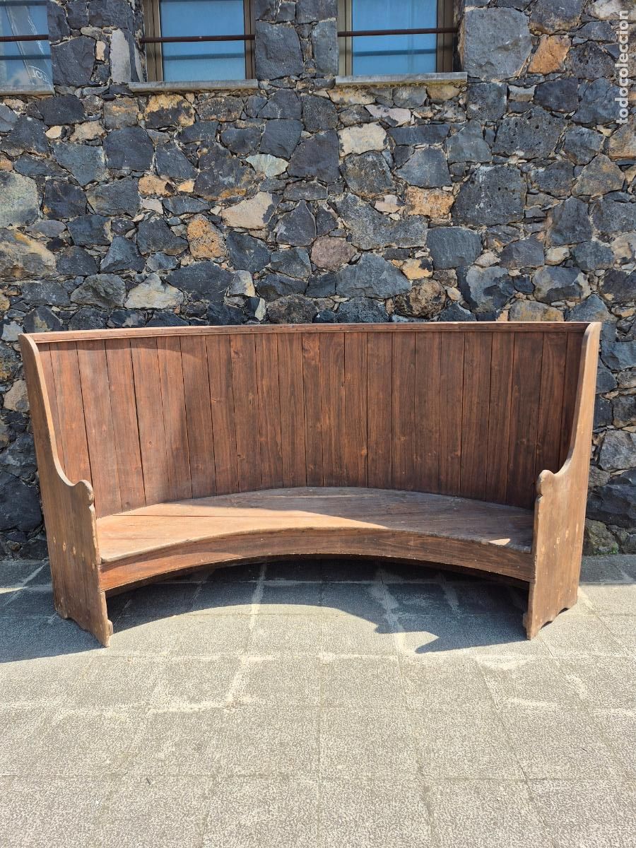 Antiquit&eacute;s: Esca&ntilde;o Catal&aacute;n (Escon) - Banco R&uacute;stico de Respaldo Alto y Dise&ntilde;o Curvo - Madera - S. XVIII