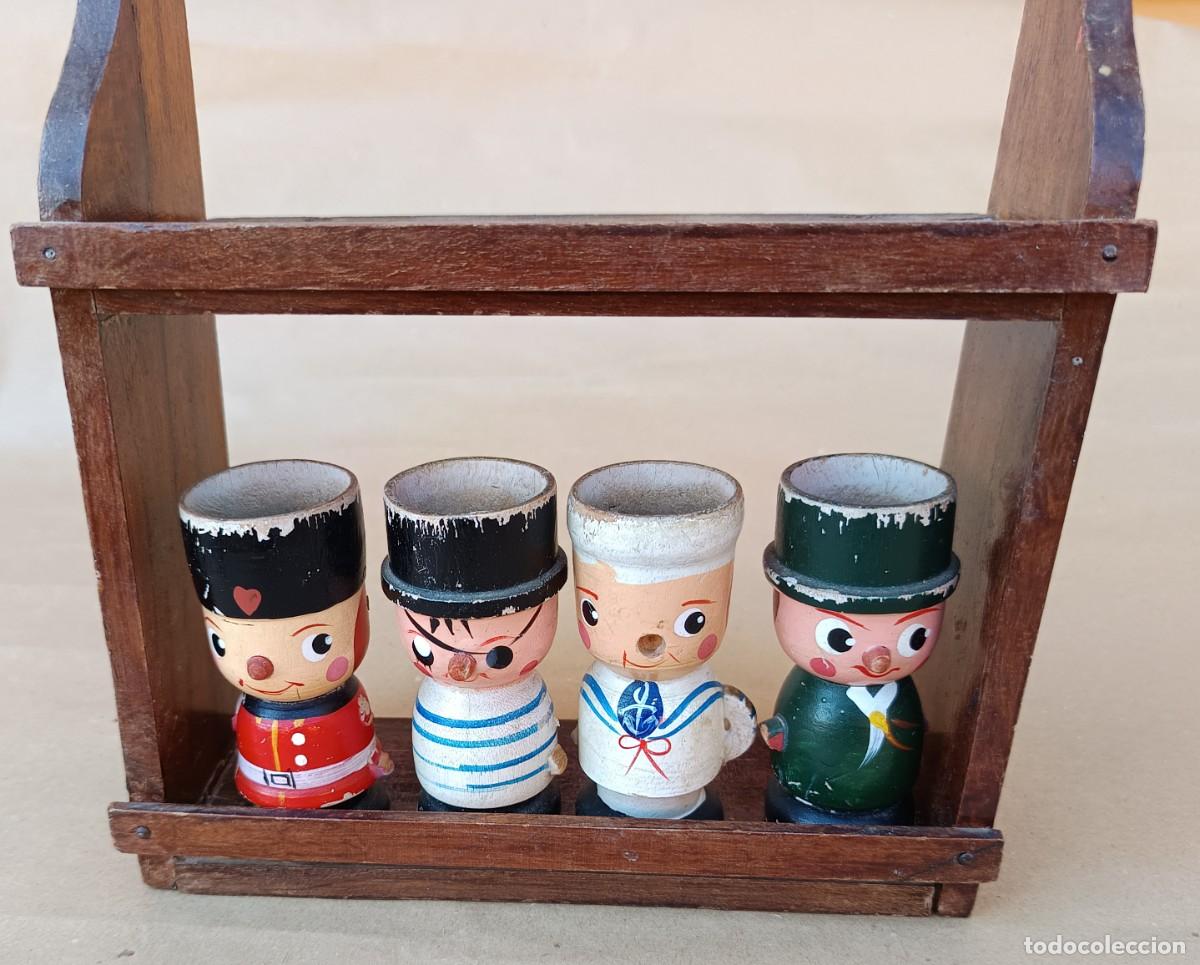 Antig&uuml;edades: Antiguo especiero de madera con figuritas