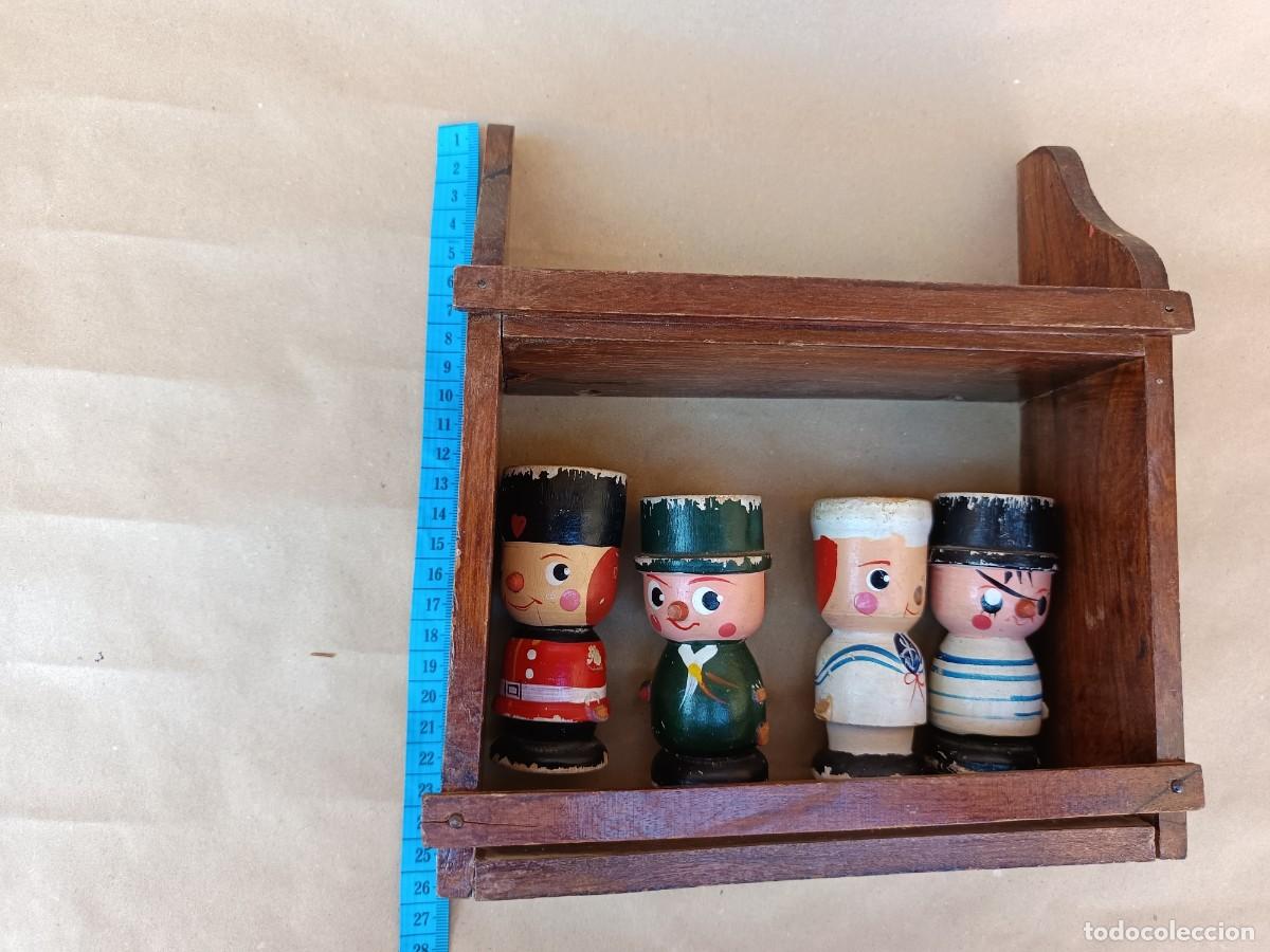 Antig&uuml;edades: Antiguo especiero de madera con figuritas - Foto 9