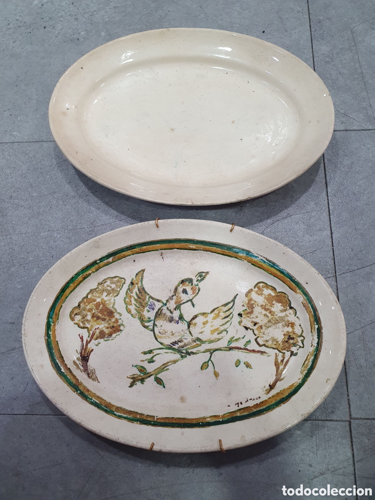 Antiguidades: Pareja de bandejas en porcelana de Oviedo. (L40)