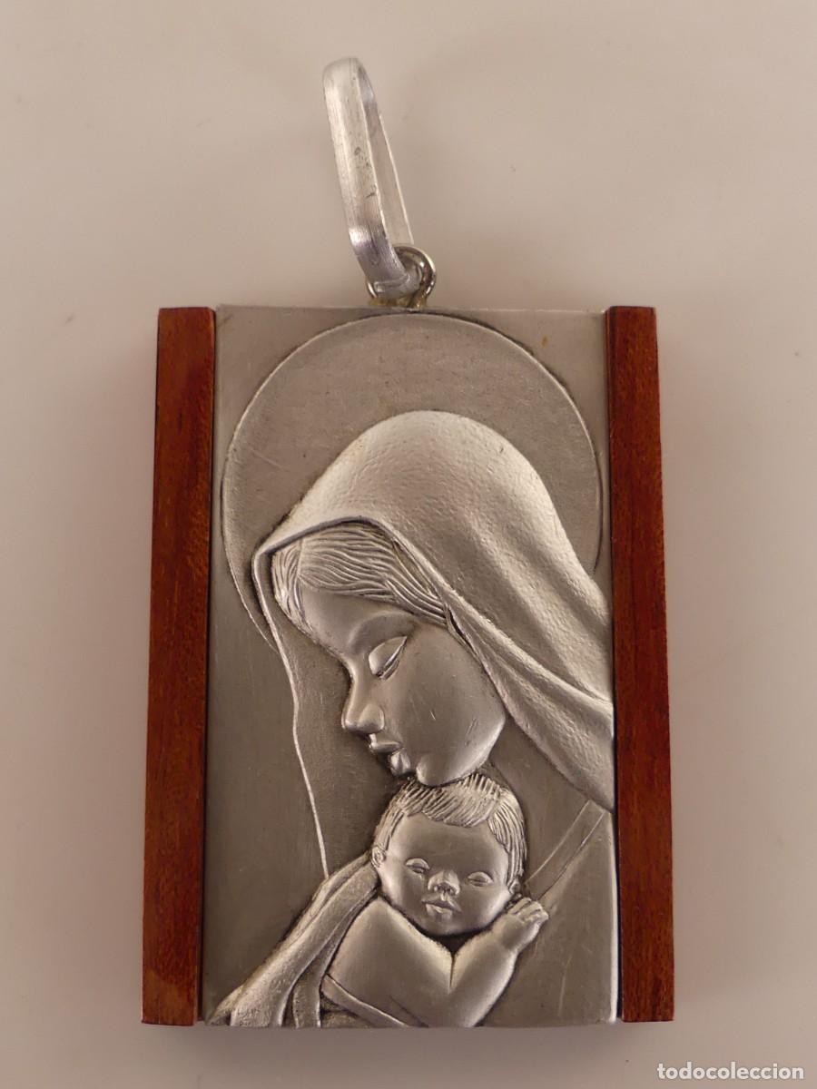 Oggetti Antichi: INTERESANTE COLGANTE DE METAL Y MADERA REPRESENTANDO VIRGEN CON EL NI&Ntilde;O