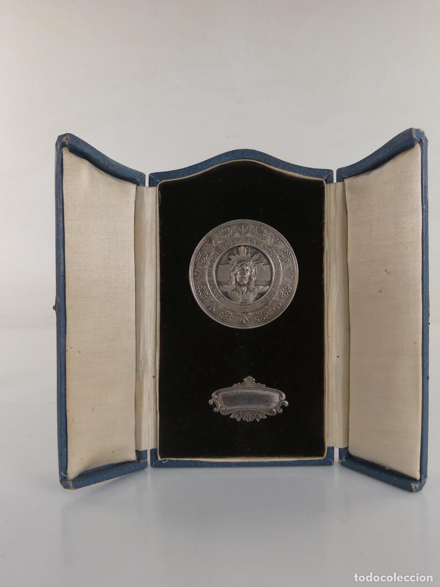 Antiquit&auml;ten: MEDALLA DE SANTISIMO CRISTO DE LA AGONIA LIMPIAS CON ESTUCHE