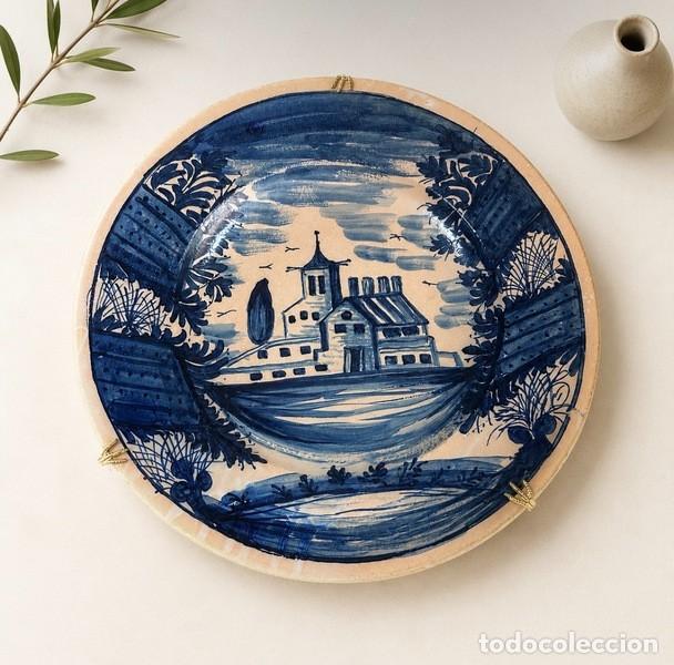 Antig&uuml;edades: GRAN PLATO DE CER&Aacute;MICA CATALANA EN AZULES , PAISAJE, 40 CM