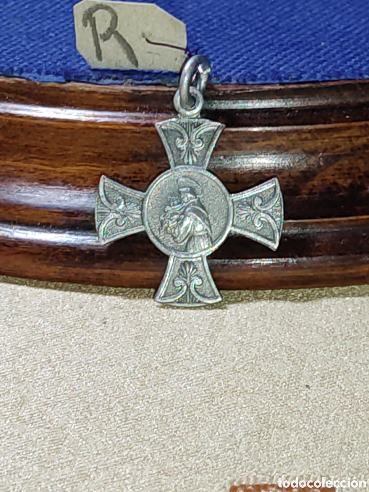 Antig&uuml;edades: Medalla religiosa & cruz de San Antonio de Padua.*R*