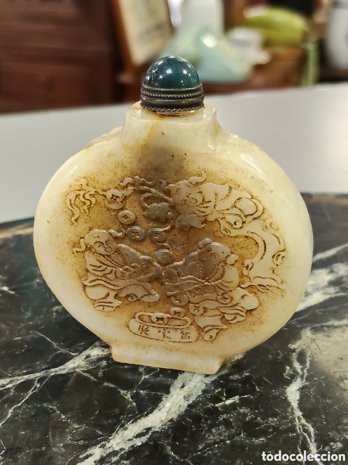 Antig&uuml;edades: Antigua botella de rap&eacute; china tallada en jade blanco o nefrita, datada com&uacute;nmente entre los siglos X