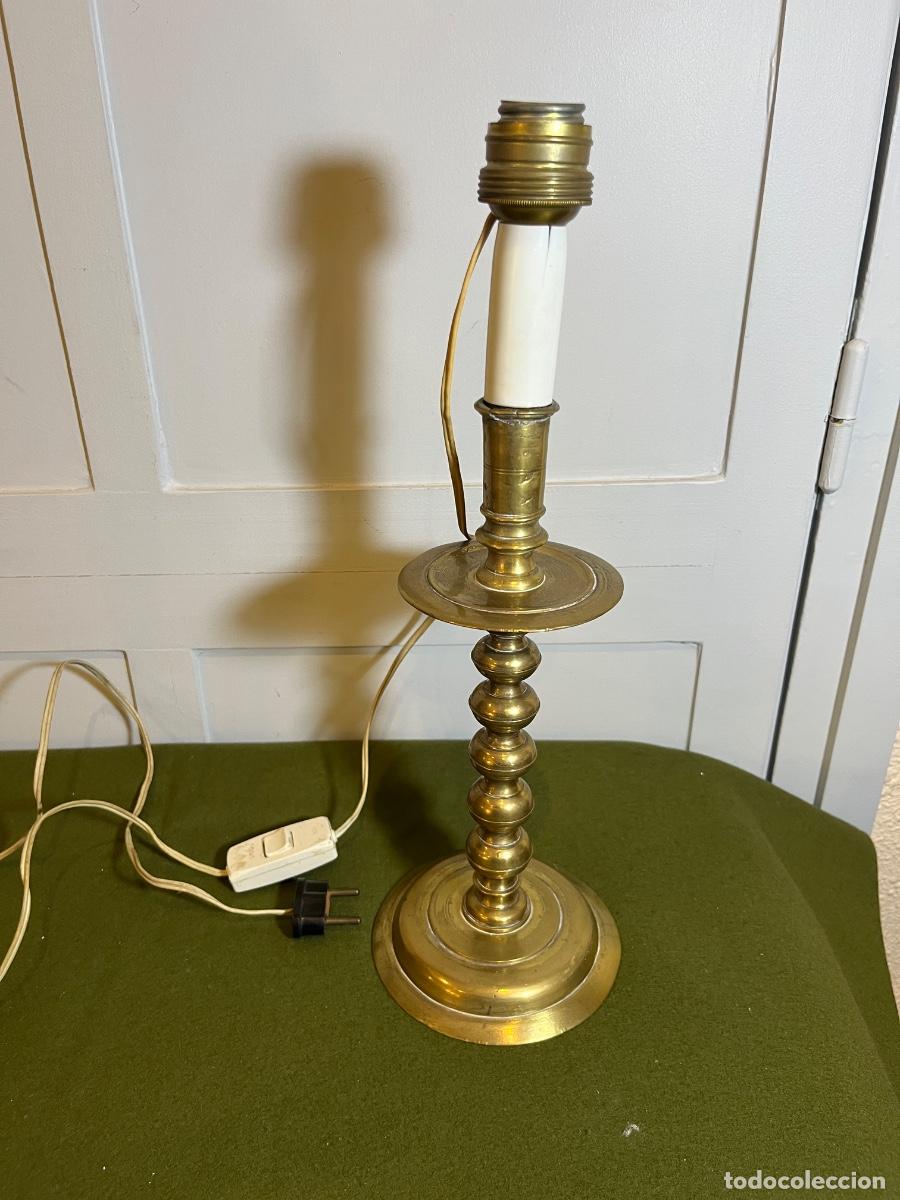 Antig&uuml;edades: L&aacute;mpara de sobremesa antigua de lat&oacute;n macizo estilo barroco &ndash; Pie pesado &ndash; 35 cm Candelabro