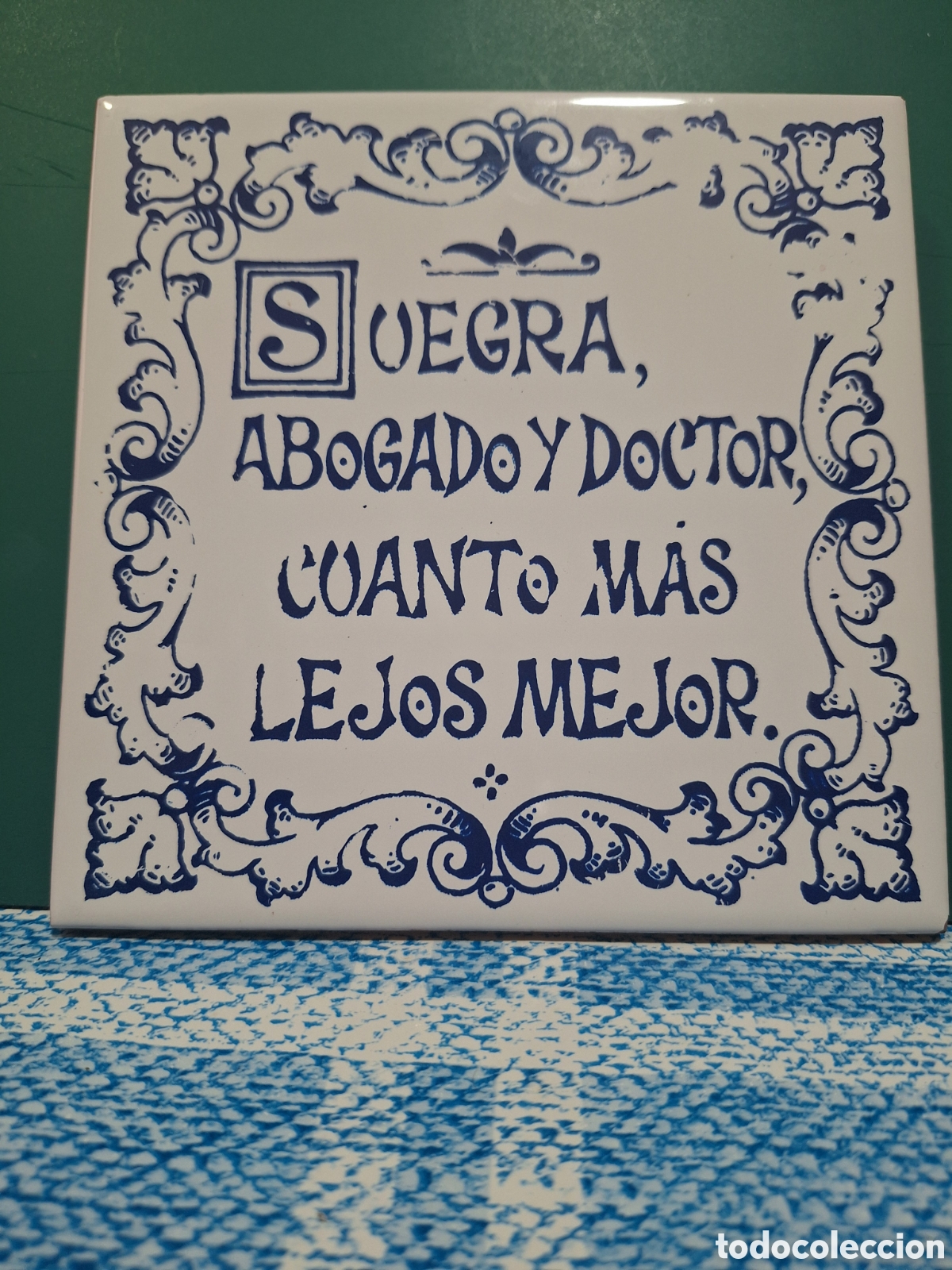 Antig&uuml;edades: Azulejo con refr&aacute;n 15X15. - Foto 1