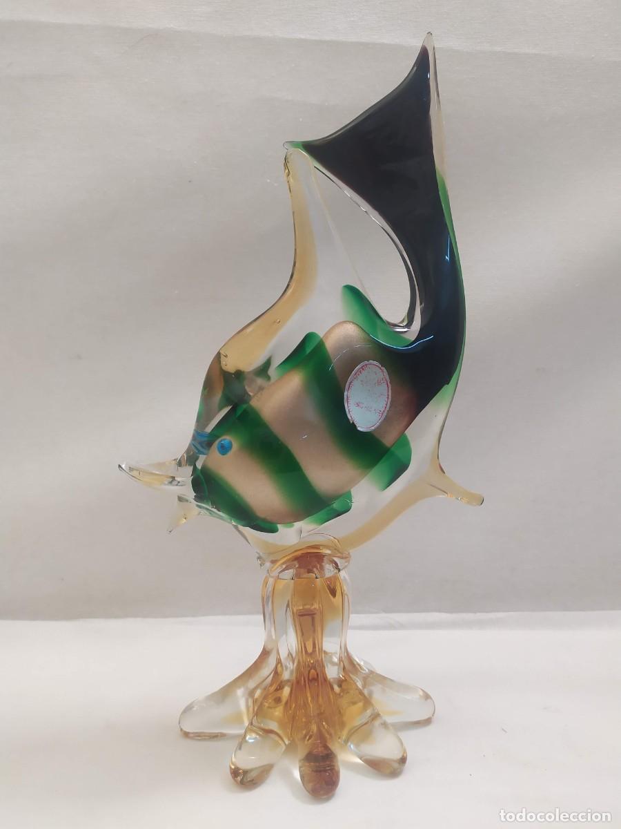 Antig&uuml;edades: Escultura pez verde. Vidrio de Murano. S.XX. 33x19cm