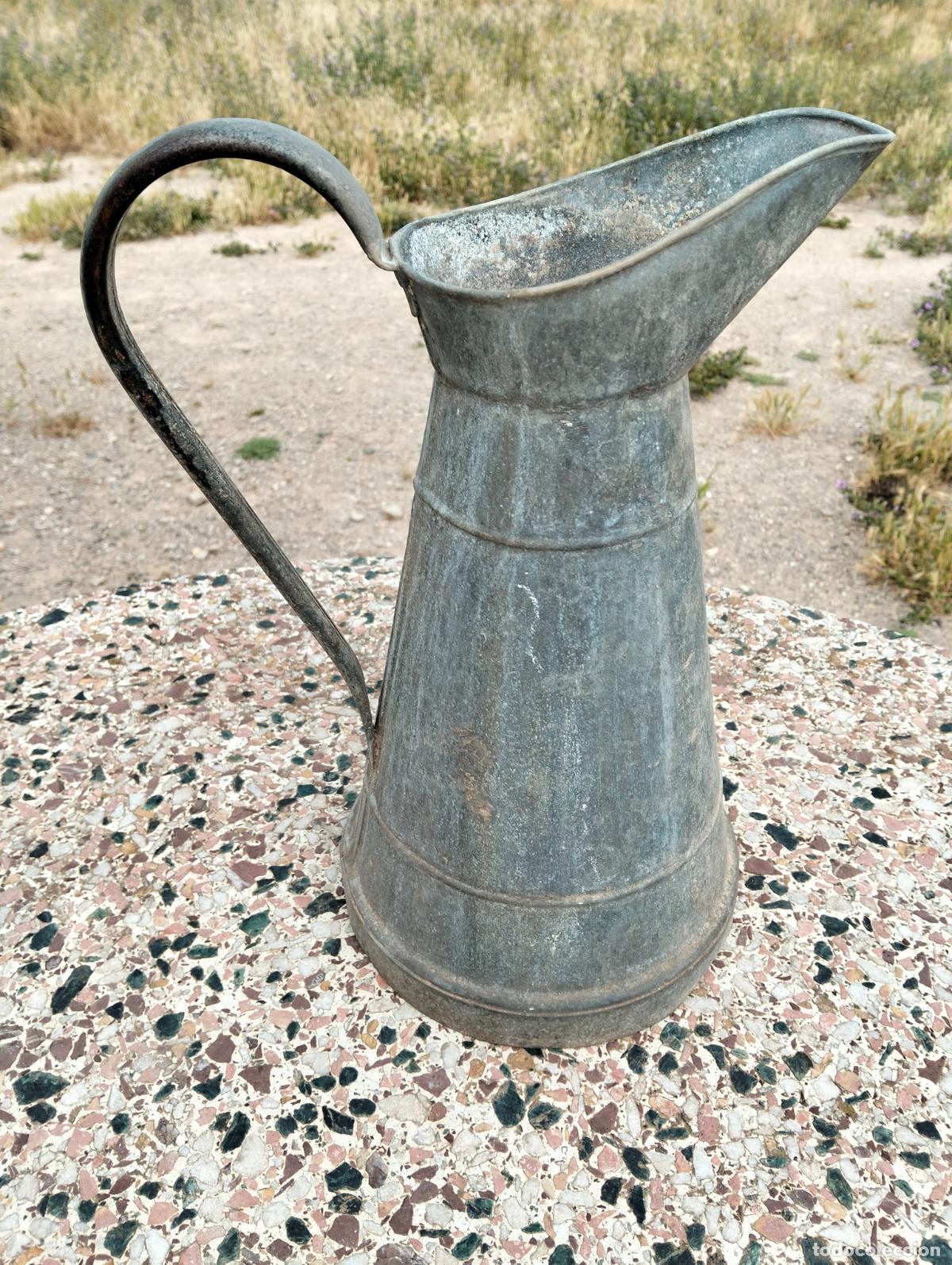Antiques: Jarra cofaina antigua de metal galvanizado color plateado con asa para aguamanil a&ntilde;os 40