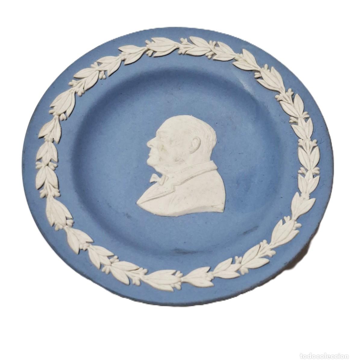 Antiquit&auml;ten: Plato con retrato de Winston Churchill, raro, de jaspe azul y blanco de Wedgwood 11 CM DIAMETRO