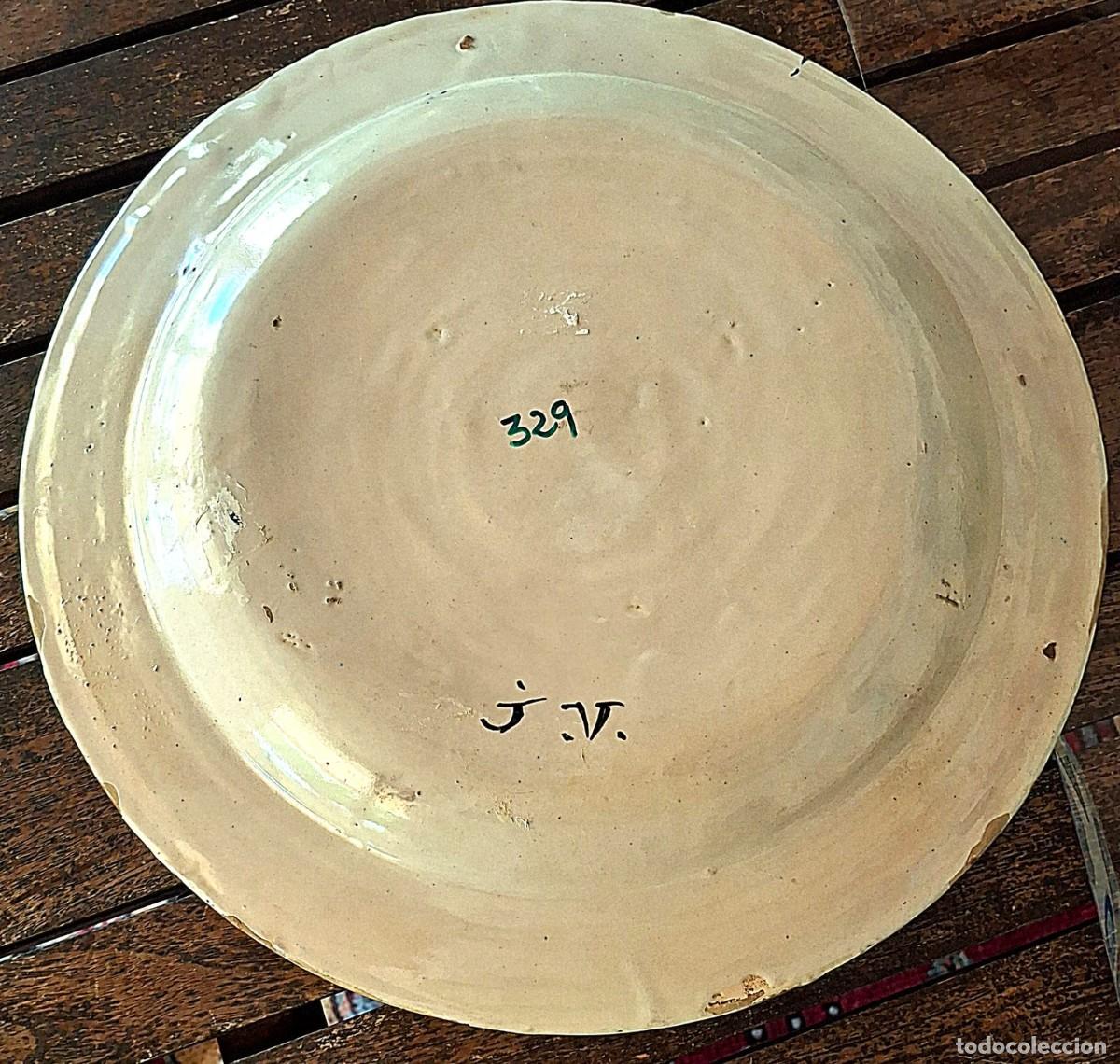 Antig&uuml;edades: Plato firmado Manises - Foto 2