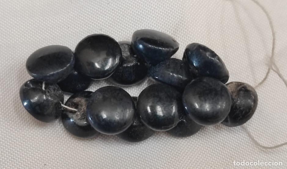 Antig&uuml;edades: LOTE DE 15 BOTONES ANTIGUOS NEGROS, 8 MM