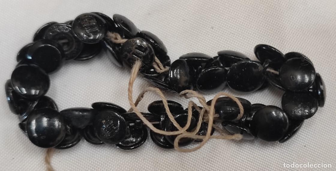 Oggetti Antichi: LOTE DE 53 BOTONES ANTIGUOS NEGROS, 6-7 MM