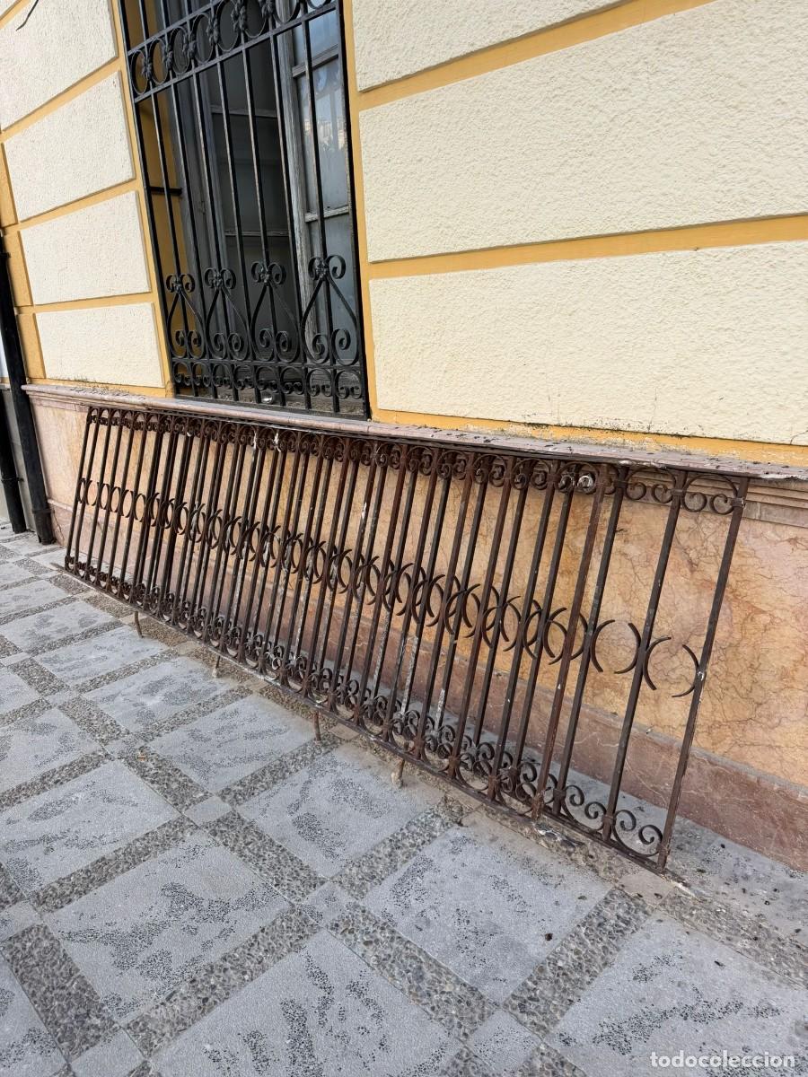 Antig&uuml;edades: 2 Barandas hechas en hierro macizo.