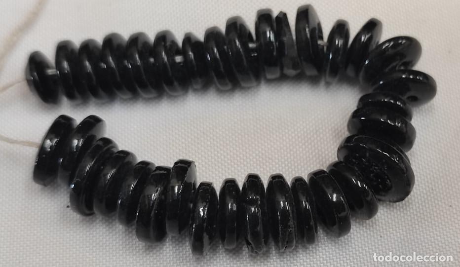 Antig&uuml;edades: LOTE DE 34 BOTONES ANTIGUOS NEGROS, 5-10 MM