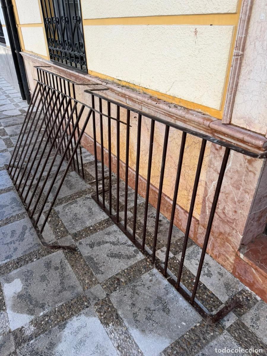 Antig&uuml;edades: 3 Balconeras en hierro macizo hechas a fragua.