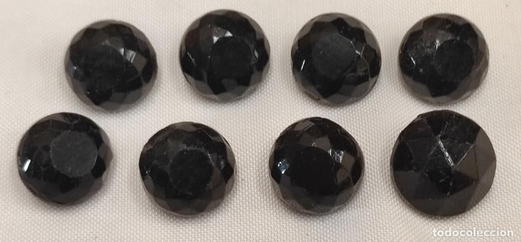 Antig&uuml;edades: JUEGO DE 8 BOTONES ANTIGUOS DE AZABACHE, SIGLO XIX, 13 MM
