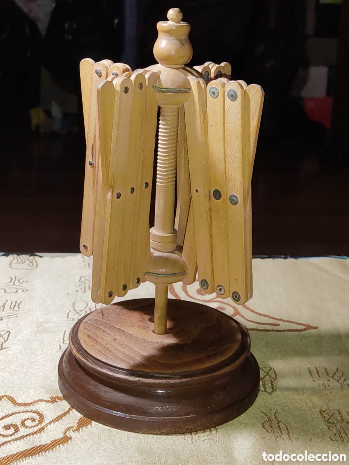 Antig&uuml;edades: Antigua devanadora extensible de madera de boj.En perfecto estado. - Foto 2