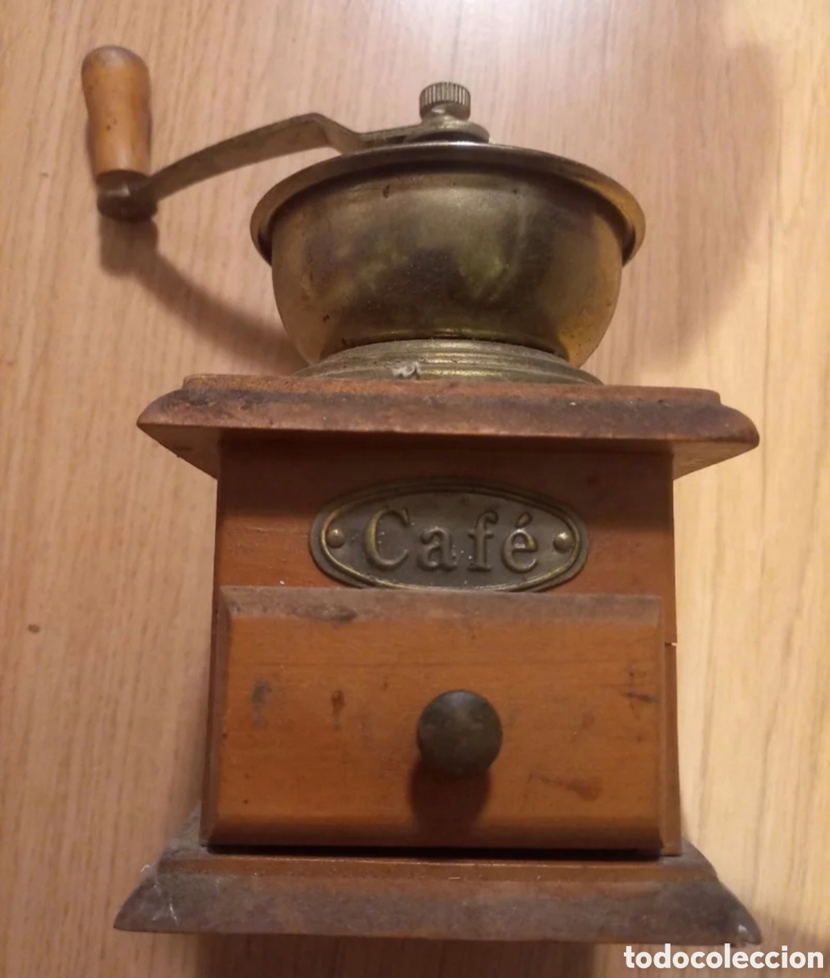 Antig&uuml;edades: Molinillo de caf&eacute; manual cl&aacute;sico en madera y lat&oacute;n - Estilo Vintage / R&uacute;stico