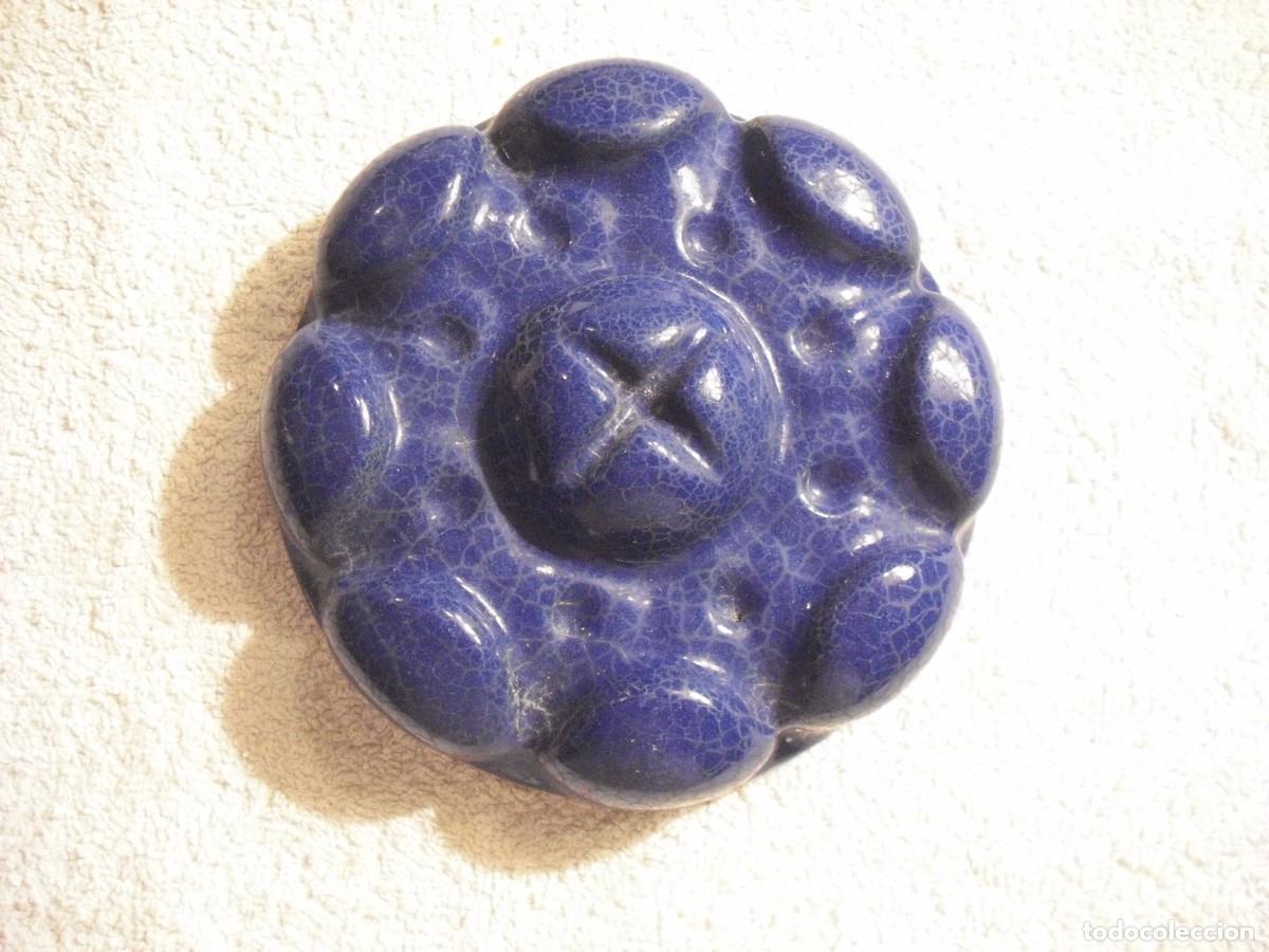 Antiguidades: ANTIGUO AZULEJO MODERNISTA CIRCULAR 13,5 CM DE DIAMETRO