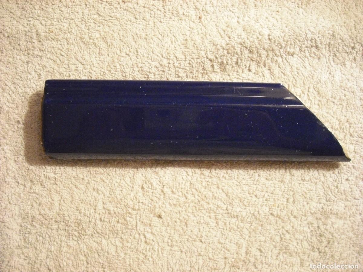 Antiguidades: ANTIGUO AZULEJO MODERNISTA ALARGADO . 19,5 CM