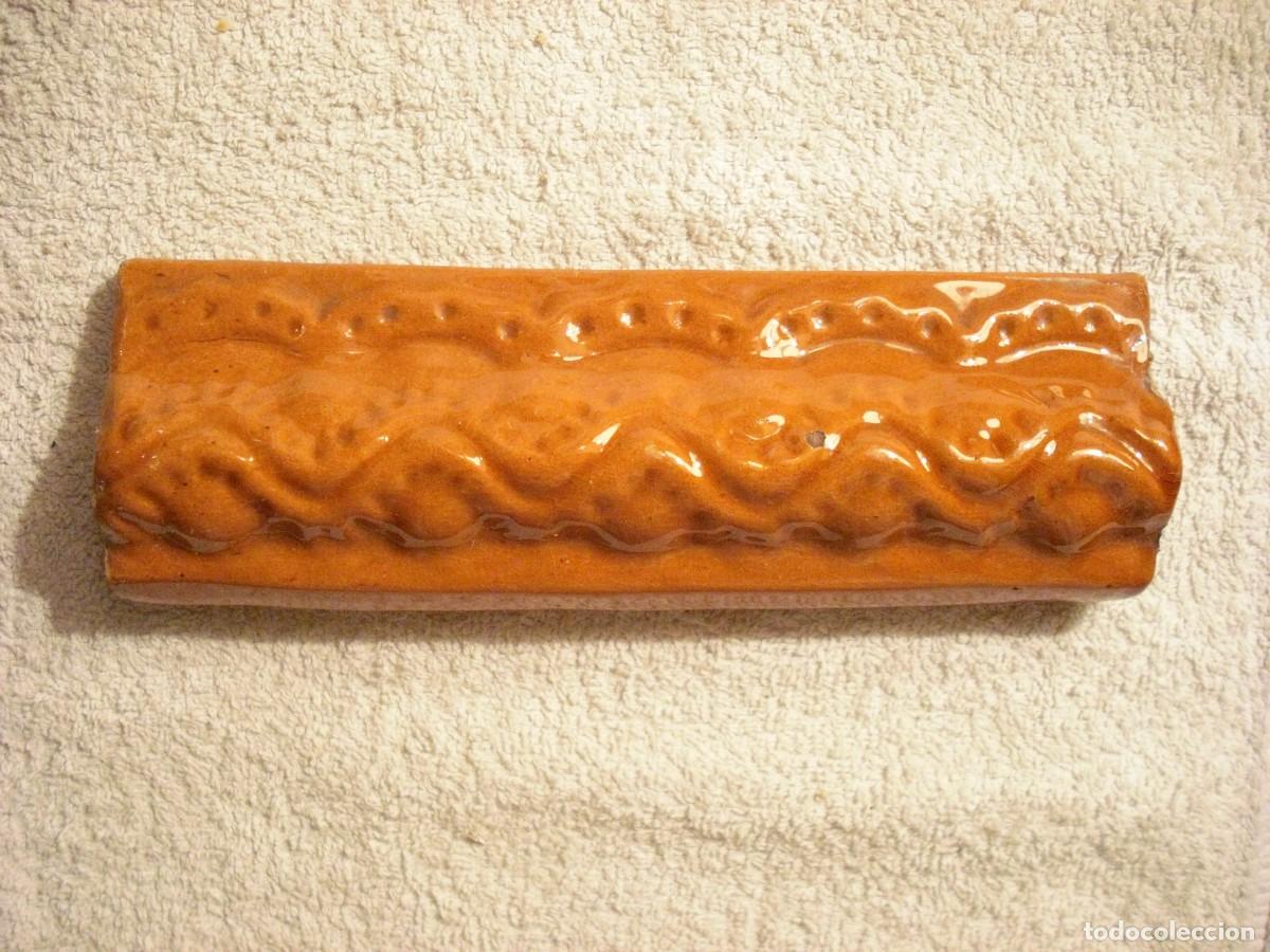 Antiguidades: ANTIGUO AZULEJO MODERNISTA ALARGADO 20 CM