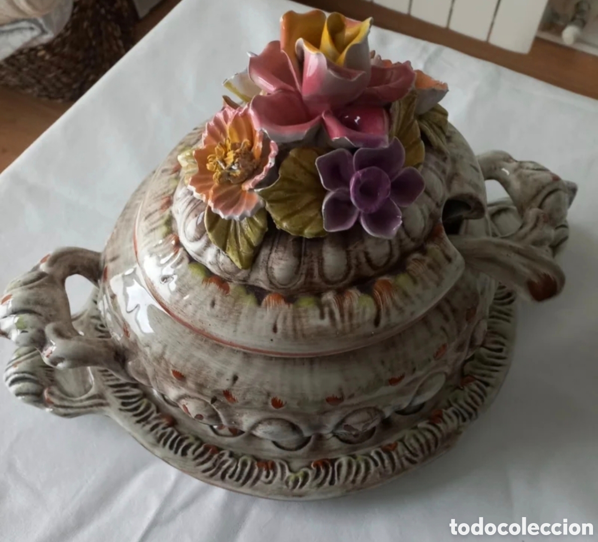Antiguidades: Antigua Sopera / Salsera de Cer&aacute;mica Vintage estilo Capodimonte - Con Plato y Cazo - Decoraci&oacute;n Flor
