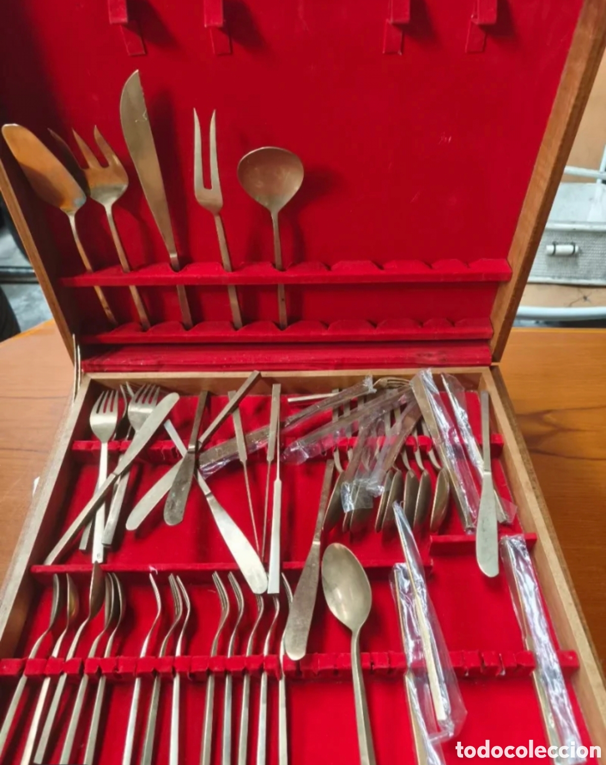 Antiquit&auml;ten: Antigua Gran Cuberter&iacute;a Tailandesa de Bronce y N&iacute;quel &ndash; Dos Bandejas / Pisos &ndash; Mid Century A&ntilde;os 60/7