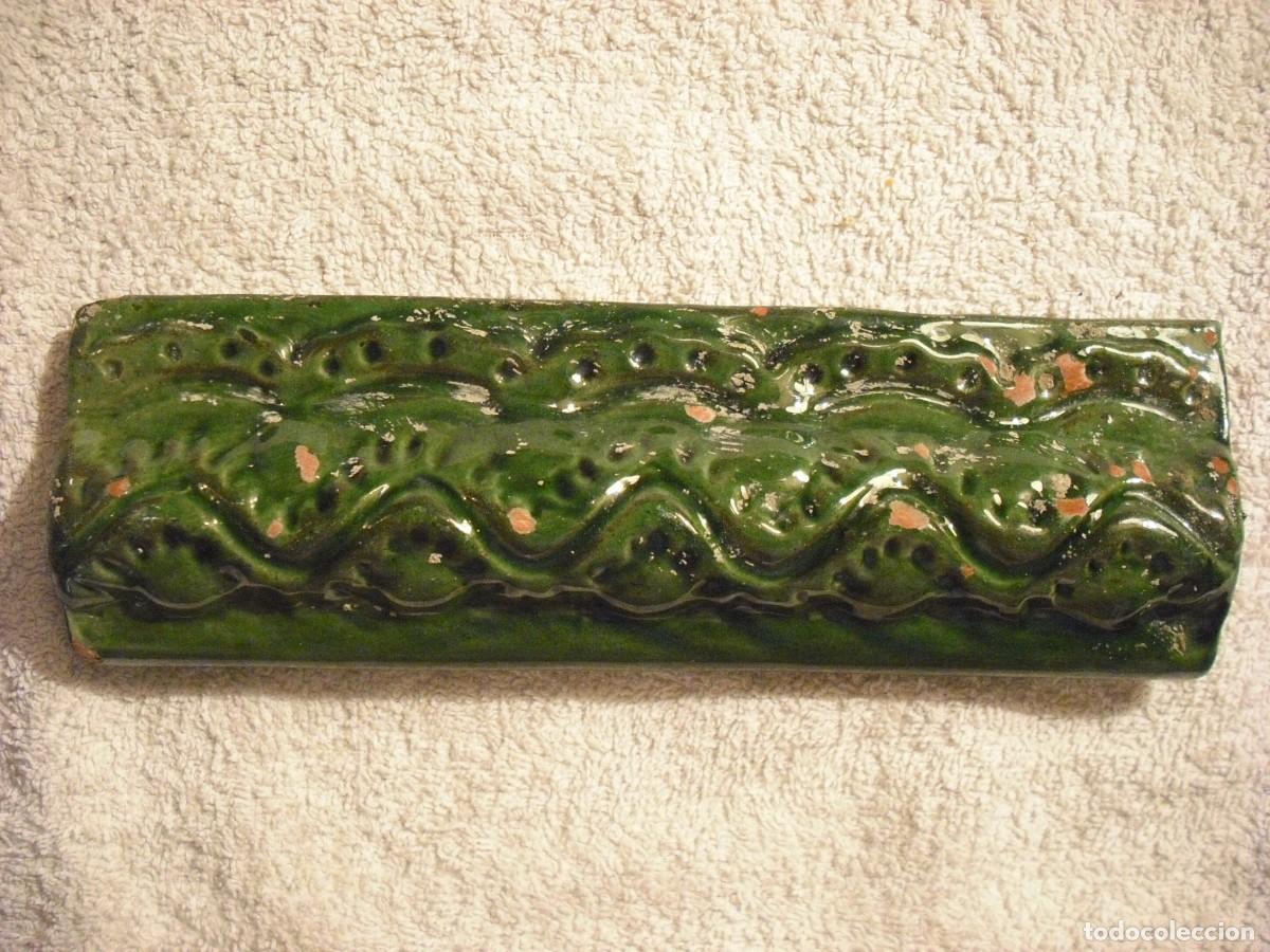 Antiguidades: ANTIGUO AZULEJO MODERNISTA ALARGADO 20 CM
