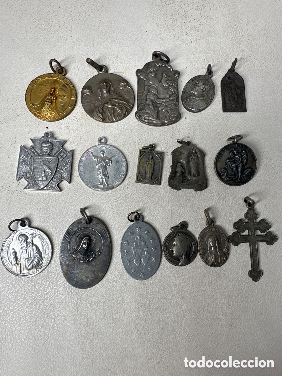 Antiguidades: Lote de antiguas medallas religiosas, alguna de plata