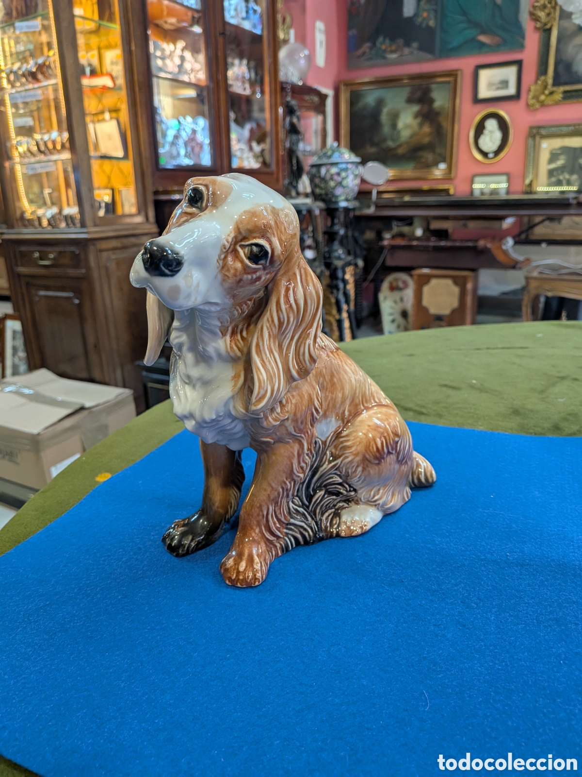 Antig&uuml;edades: Figura porcelana representando a perro. Valencia. REF-6487