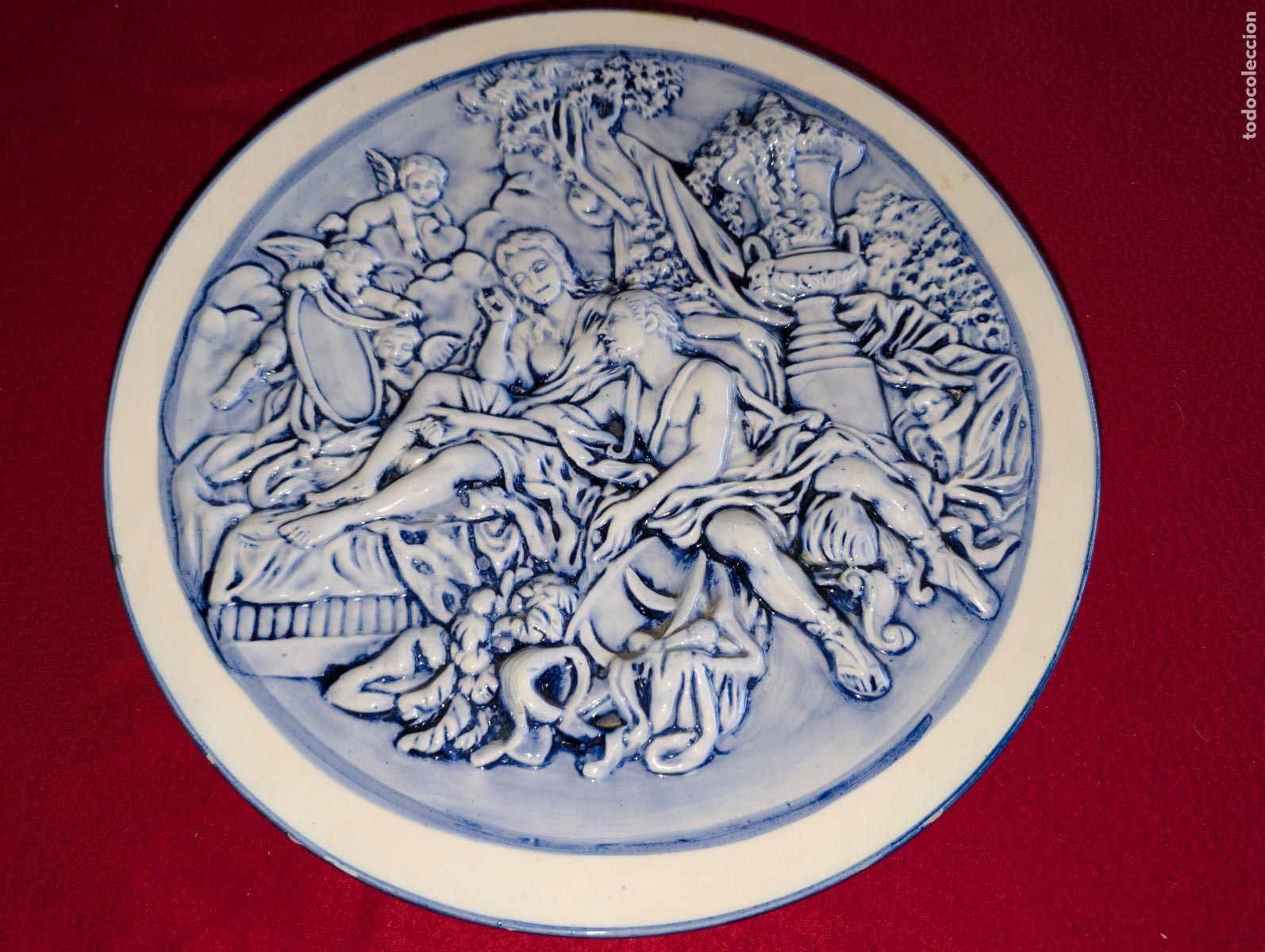 Antig&uuml;edades: PLATO TROQUEL RELIEVE 31cms X 31 cms DESCONOCEMOS PROCEDENCIA Y A&Ntilde;O