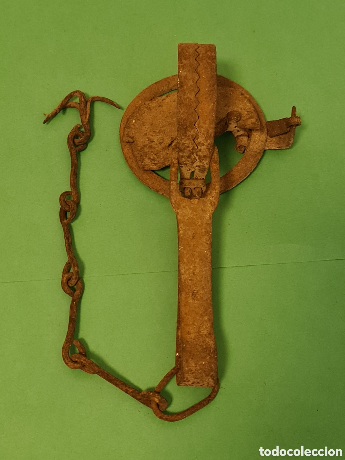 Antiques: Antigua herramienta r&uacute;stica de decoraci&oacute;n. No funcional